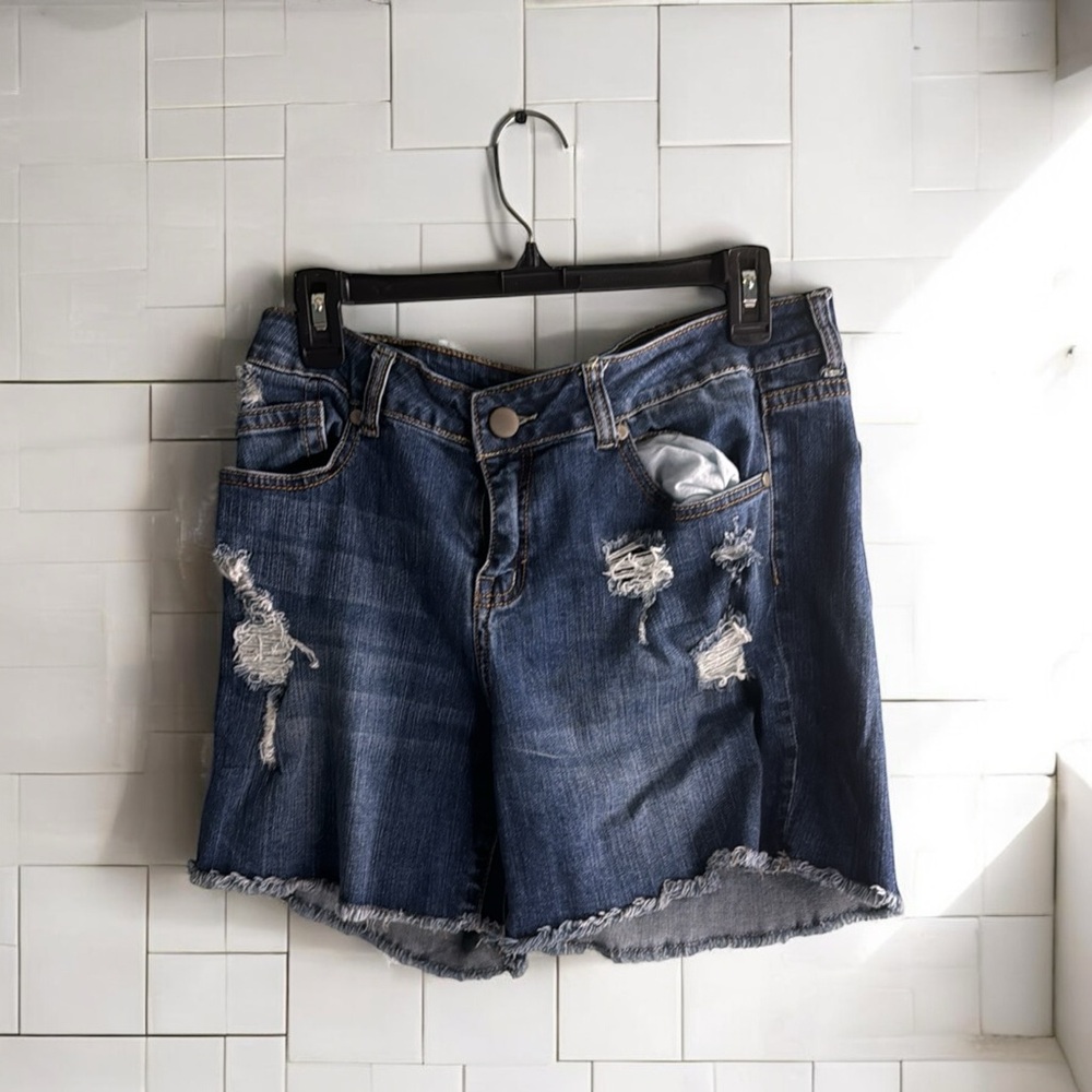 K. Jorden distressed cut off jean shorts 5 pocket style size 14 W17 R10 L6